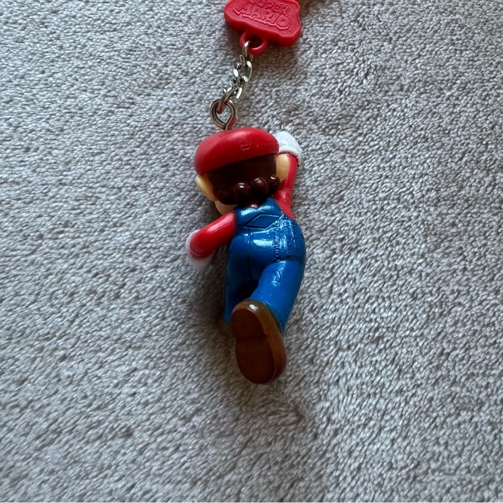 Super Mario Keychain - Picture 7 of 8